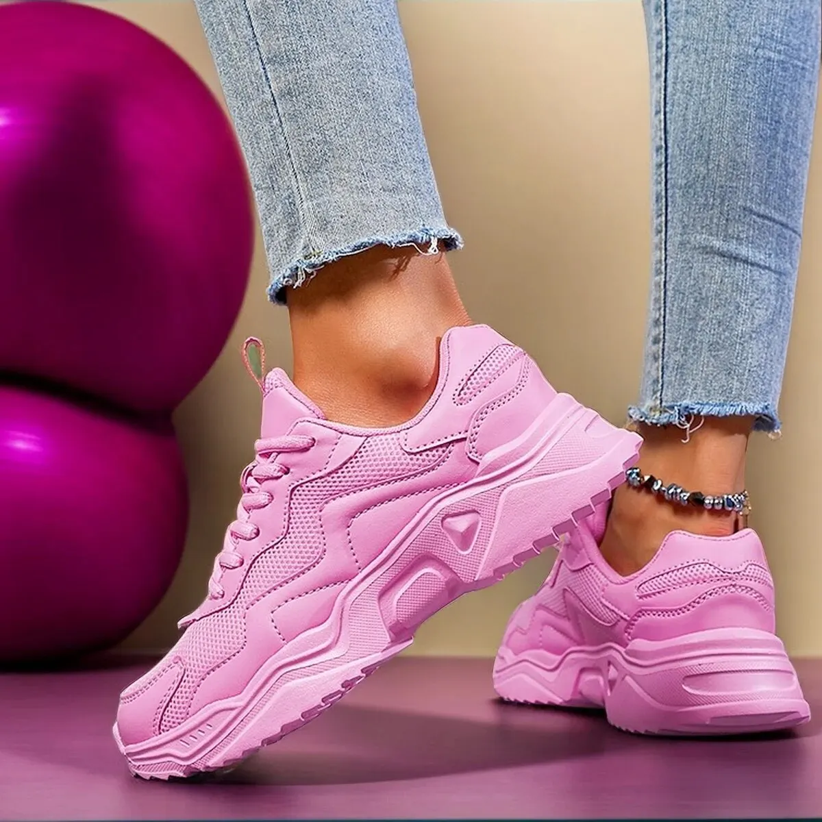 The Same Style of Sports Shoes - đánh giá và giá Ultragear Running